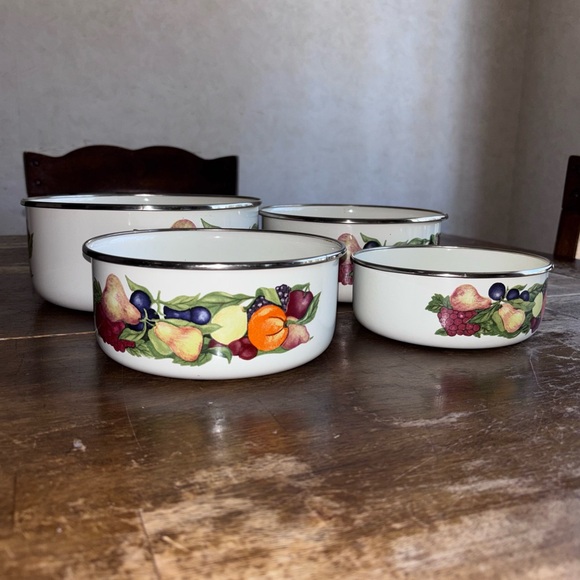 Regency Club enamelware nesting bowl set fruit pattern vintage Granny chic READ
